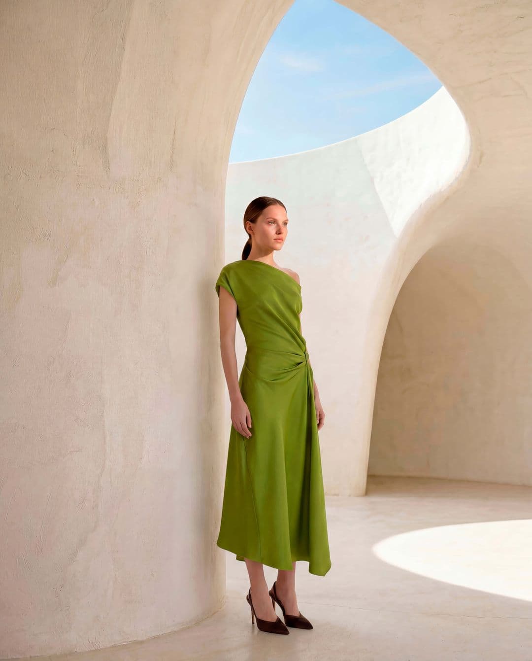 Vestido midi pliegues (1/2)